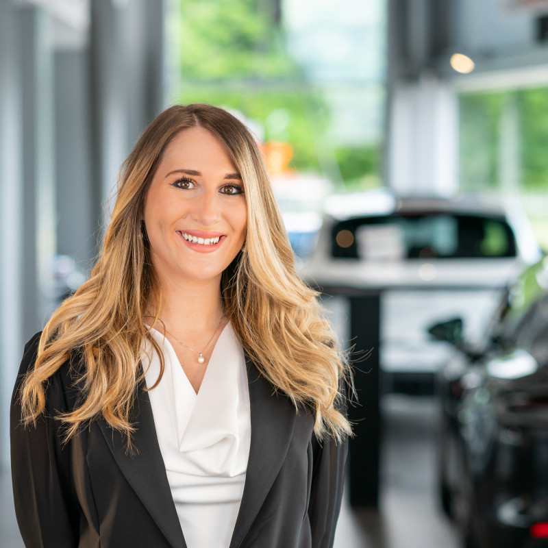 Porsche Host Porsche Host - Francesca Scieri
