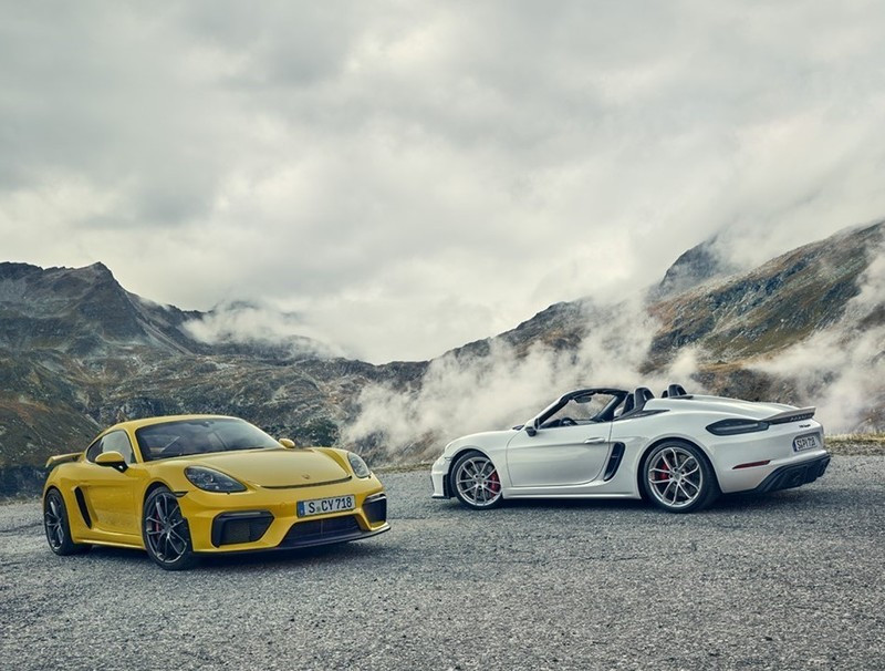 Due modelli della gamma 718 con motore aspirato: 718 Spyder e 718 Cayman GT4